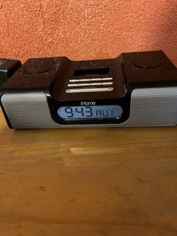 CLOCK /RADIO/iPod Very Good Condition 