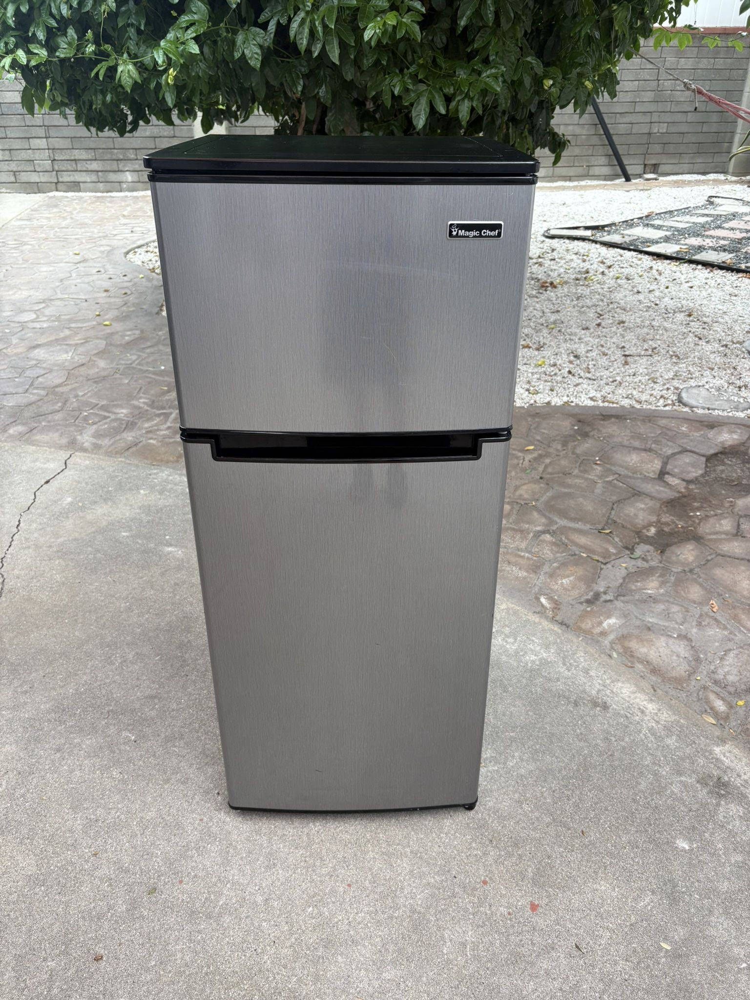 Magic Chef 4.5 cu ft 2 Door Mini Fridge With Freezer