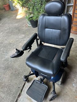 USED PRONTO M14 POWER CHAIR NEED BATTERY (NO RIPS/TEARS