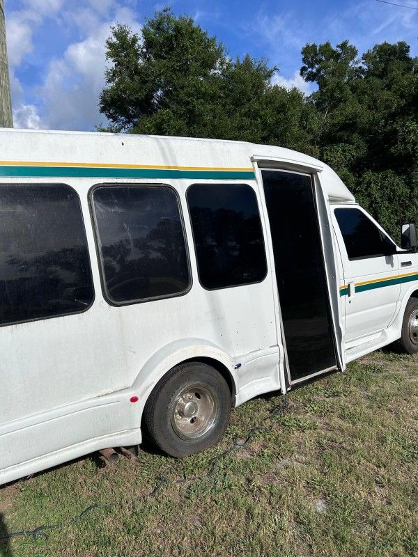 2006 Ford E-350