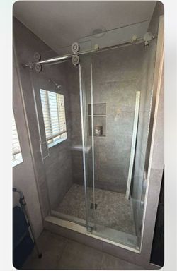 Sliding shower doors