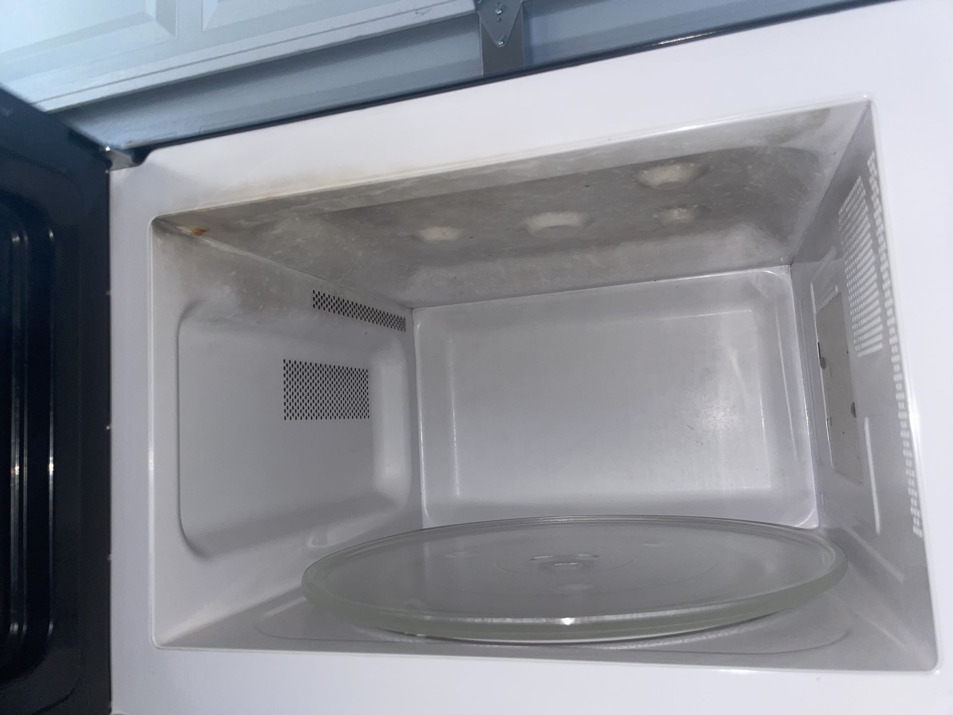 Large Size Microwave In Good Working Condition