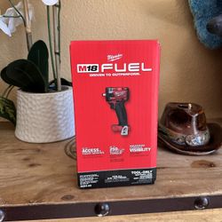 Milwaukee 3/8 in. compact impact wrench 