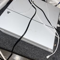 White PS4 