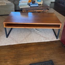 Coffee Table - Sleek Modern Sturdy Well Made 
