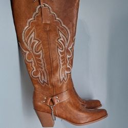 Women’s Boots – Mostly Size 10 – $5–$10 Each – Pickup Only