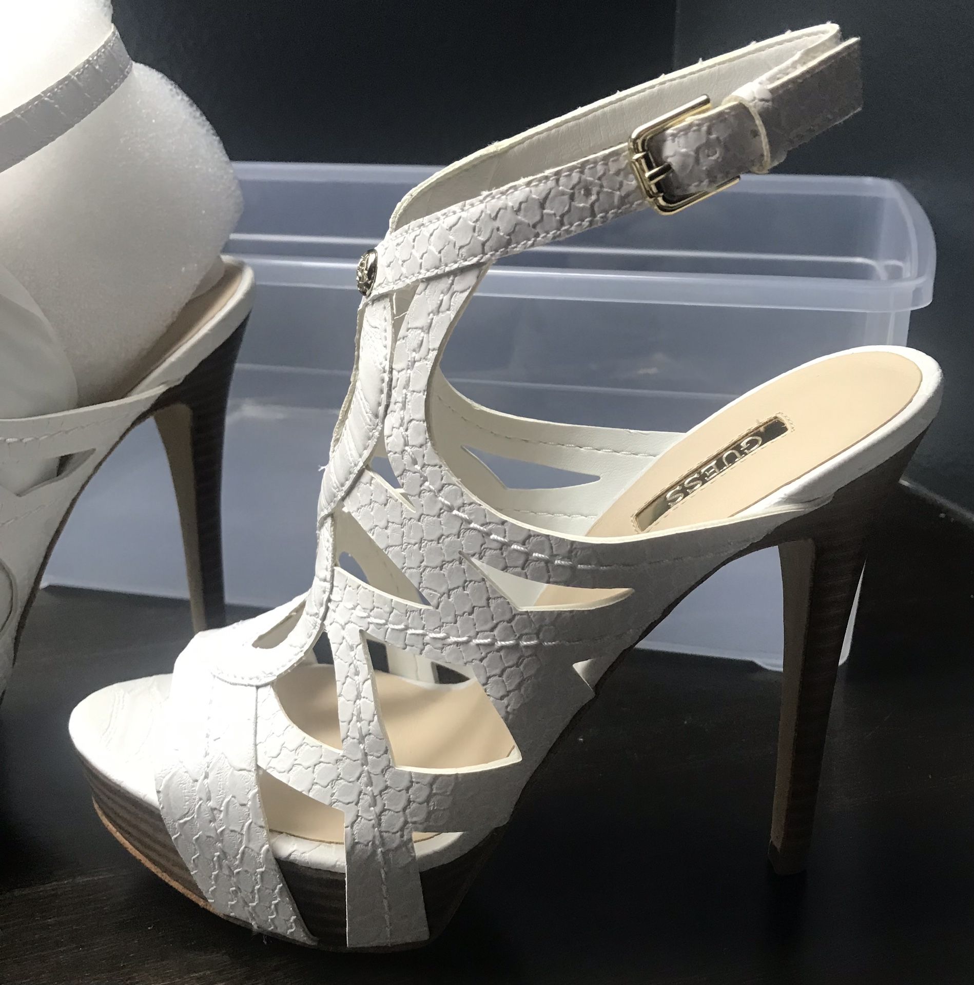 Size 7 GUESS Women’s Platform Shoes Heels Leather White Brand New