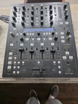 Behringer ddm4000 dj mixer