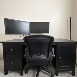 Gaming Desk + Attached Monitors Included!