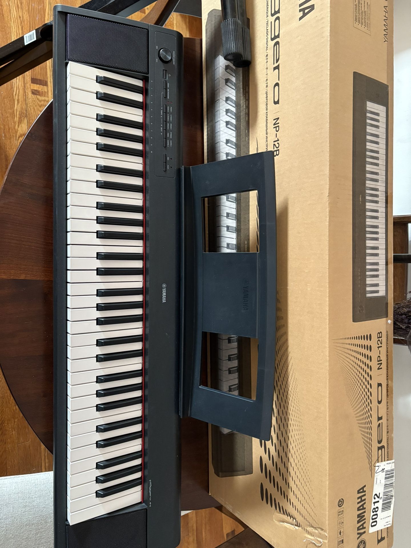 Yamaha Keyboard Piano (Piaggero NP-12B) w/stand + Rest