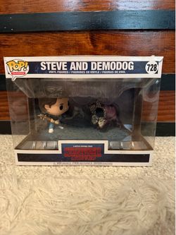 Stranger things Steve and demodog funko pop