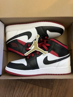 Air Jordan 1 Mid  (GS) Brand New 5.5Y