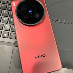 Venta o Posible Cambio ‼️ 

Vivo X200 Ultra 5G 

Desbloqueado 

256gb / 12gb RAM 

Caja y Cargador 

Tomo equipo a cuenta y dienero a mí favor ‼️👍🏻