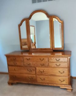 Oak dresser with mirror