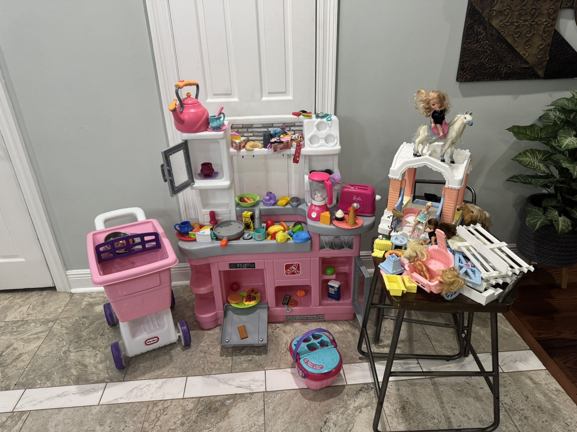 Step two kitchen play everything in the picture is include AND NO SELLING SEPARATE