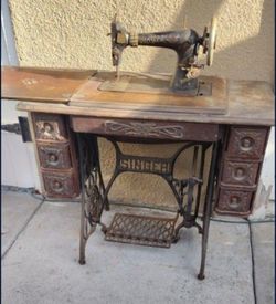 Sale! Antique 1908 Singer Sewing Machine
