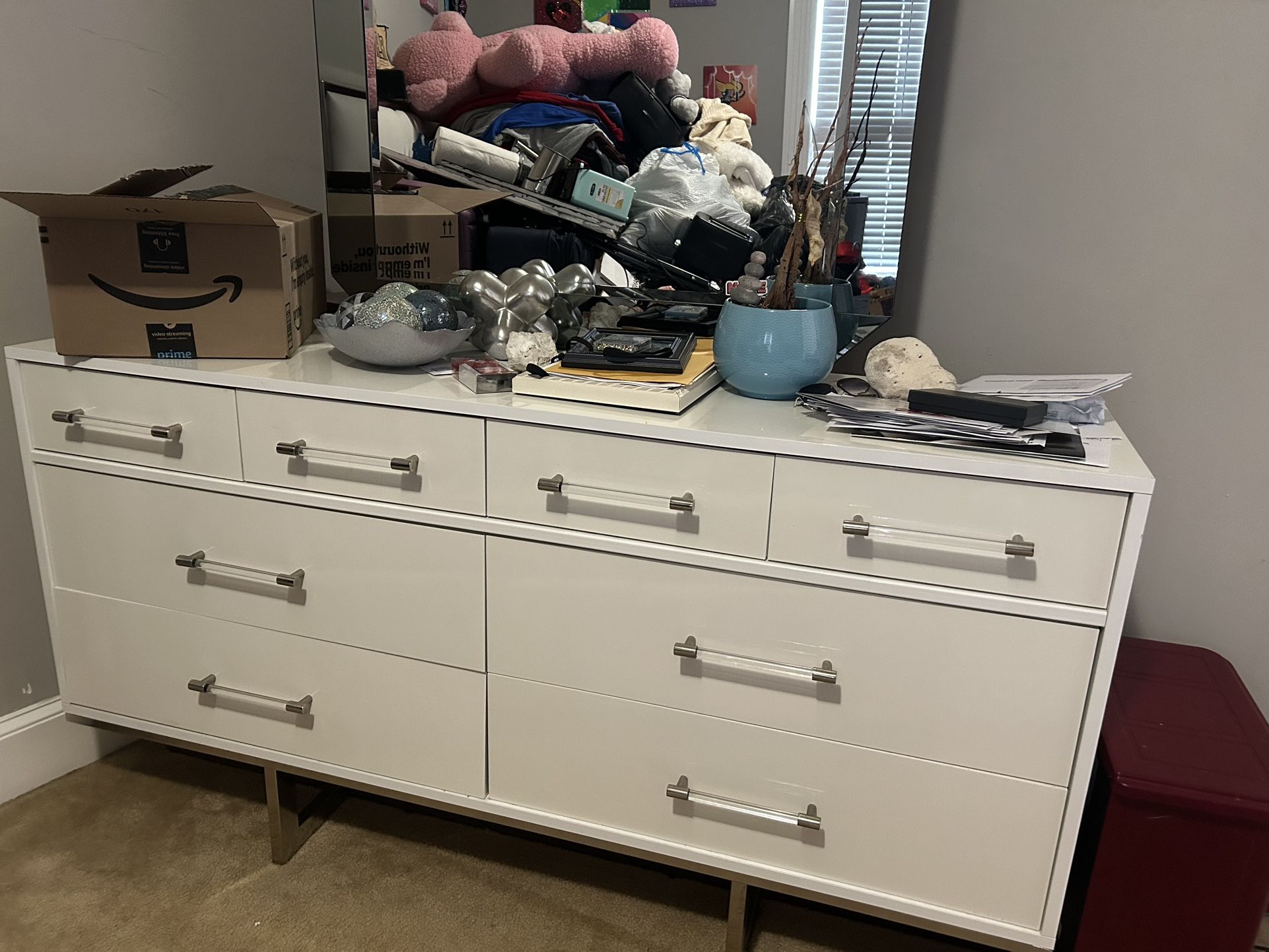 Queen Bed, Nightstand + Tv+ Tv Stand + Other Stand