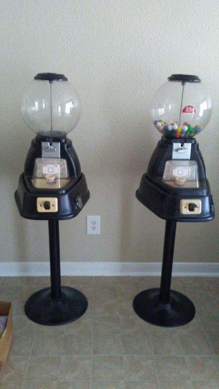 Beaver Interactive Shootin' Hoops gumball/basketball machines