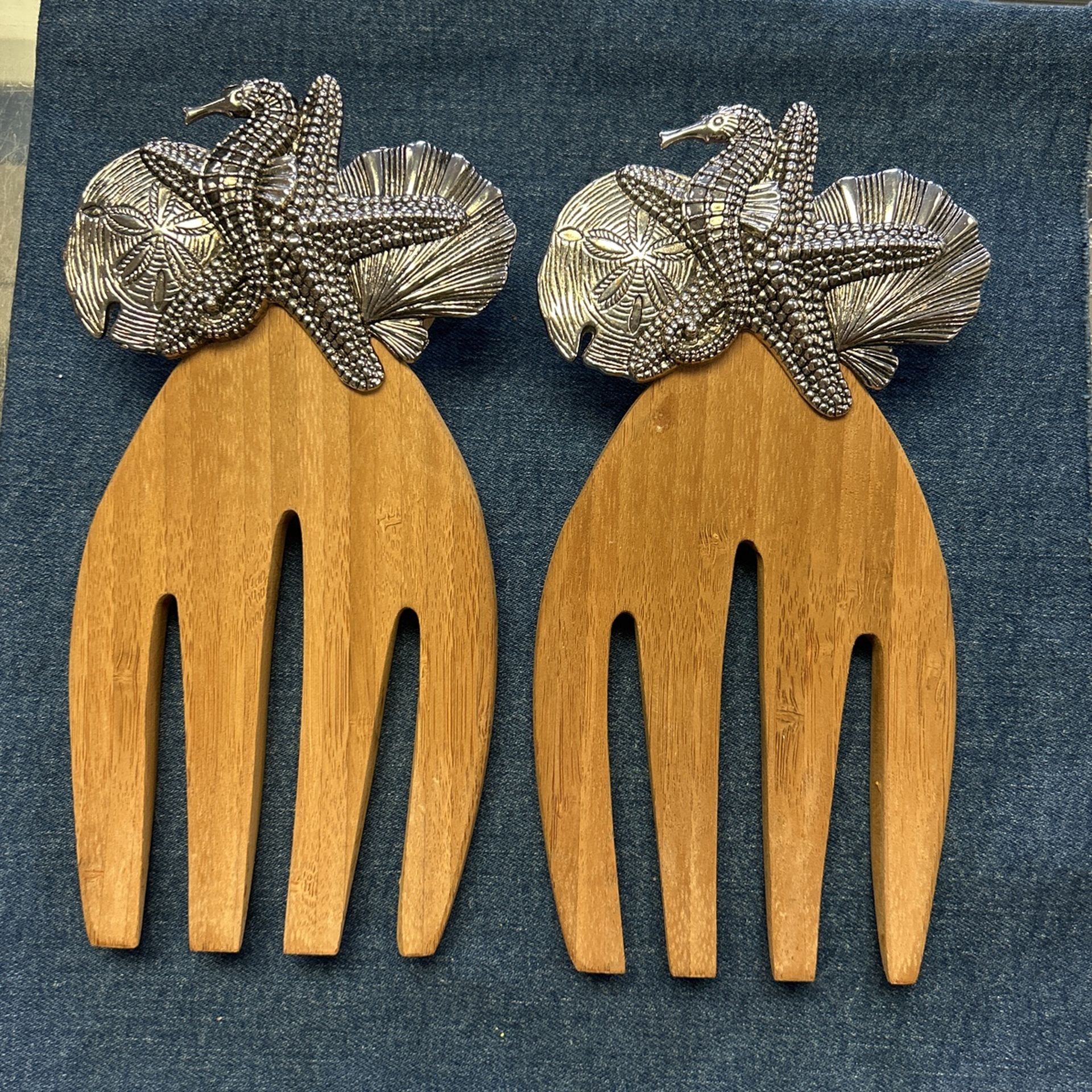 Wooden Hands Seving Tongs W/Silver Seahorse Starfish & Shells 🐚 Accent