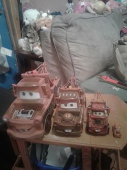 Lore se trokitas Cars