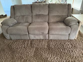 Sofá and love seat set that recline