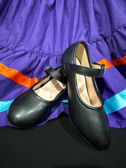Girl dancing shoes with small heel size 9