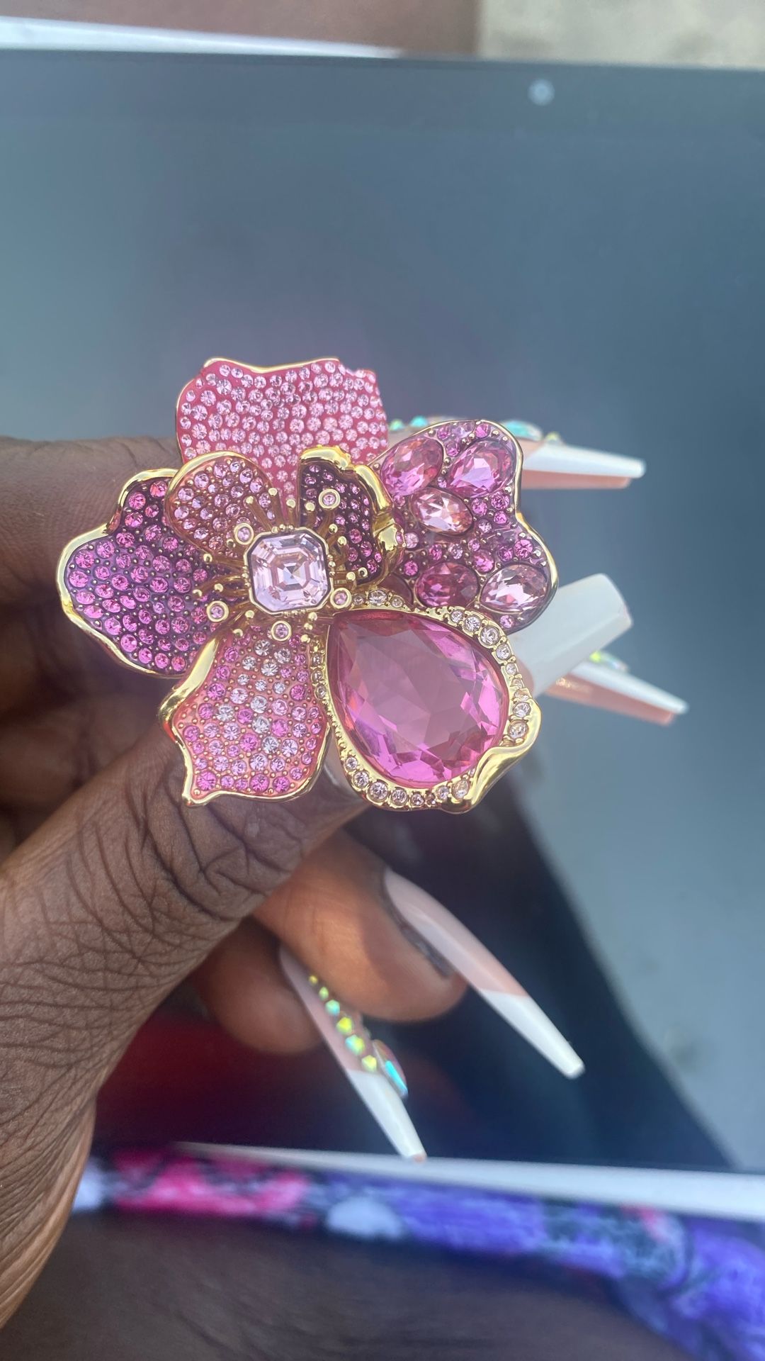 Swarovski Idyllia cocktail ring Pavé, Flower, Pink, Gold-tone plated