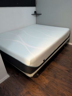 Queen Tempur-Pedic Mattress — Excellent Condition