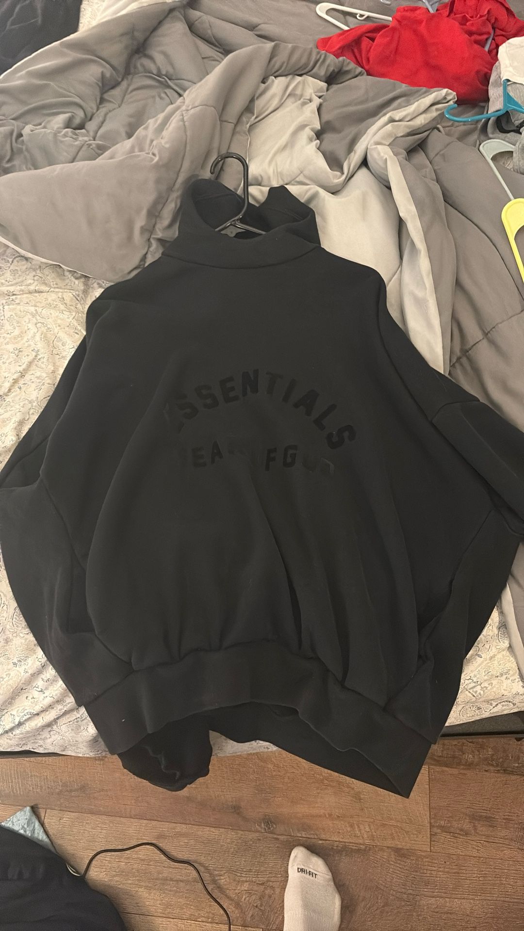 Men’s essentials hoodie-size L