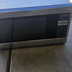 Panasonic Countertop Microwave 1200 Watts