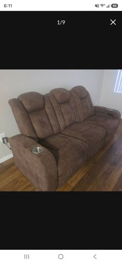 Brand New Never Been Use Sofa Recliner /with The  Center Reading Light