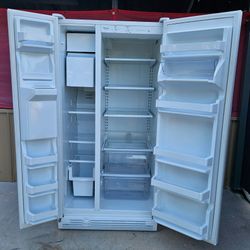 🔆🇺🇸☆Whirlpool☆🇺🇸🔆 White S-by-S Fridge in Great Condition 