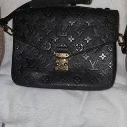 Louis Vuitton Pochette Metis Leather Crossbody Bag