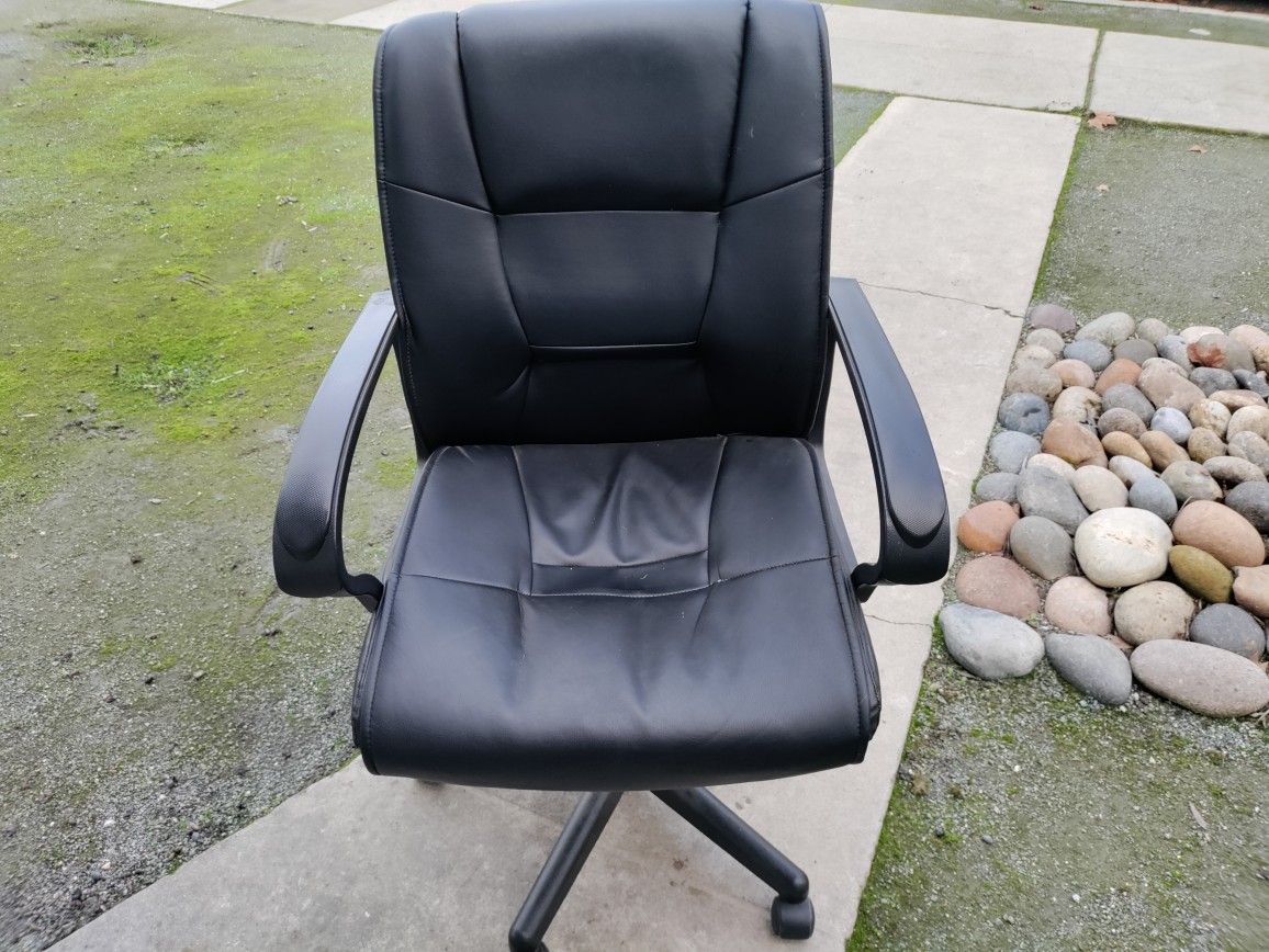 Mid Sized Desk Chair Black Used