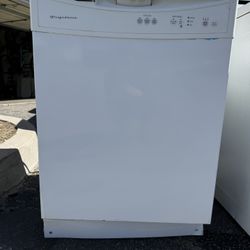 FRIGIDAIRE Dishwasher