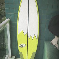 Surfboard 5”11 - Brand New 