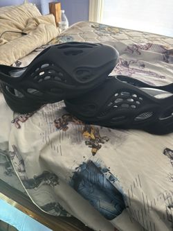 Black Onyx Foam Runners