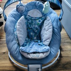  Sometimes your little one likes being held over your shoulder. Sometimes on your knee. Other times, she wants to be cradled in your arms as you rock 