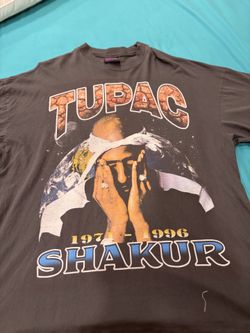 Tupac Vintage Shirt. Slight Oversize Fit