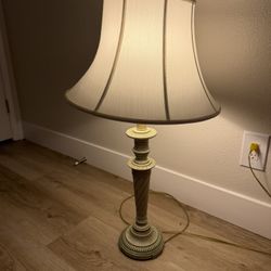 Elegant Table Lamp – Excellent Condition 