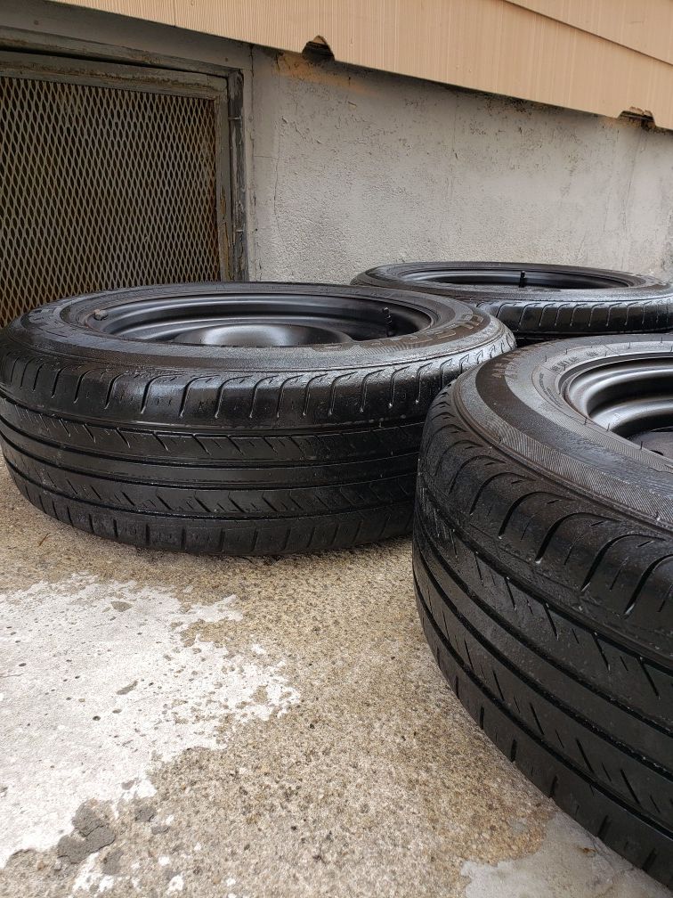 Cilerro Blacklion Tires 215/65R17 and Black Rims 17x7J Fumagalli 5