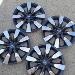 4 TOYOTO COROLLO RIM COVERS