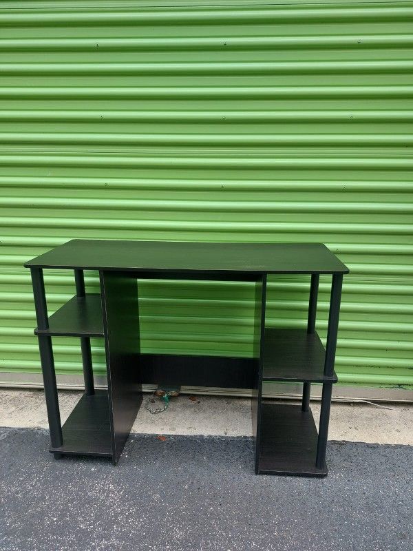 Black Desk