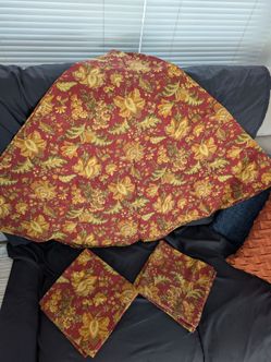 Fall 35" round tablecloth & 4 napkins
