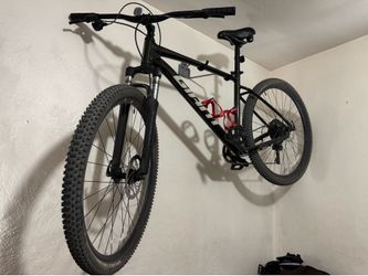 GIANT MOUNTAIN BIKE