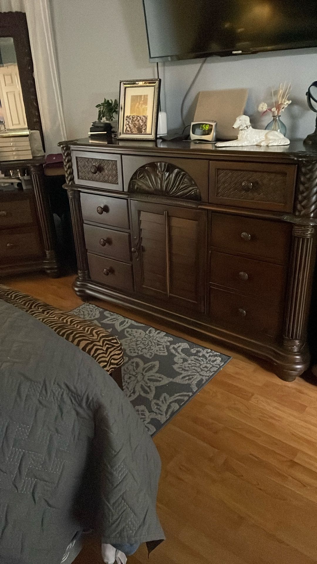 Bedroom Set-Great Deal!!! Consists of