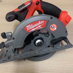 Milwaukee New 61/2” Circular Saw M18 Fuel 