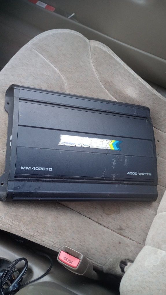 2 12 Inch Subwoofers With Sealed Box & Amp