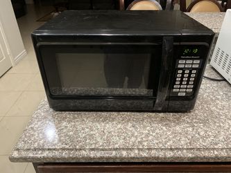 Black Hamilton beach microwave