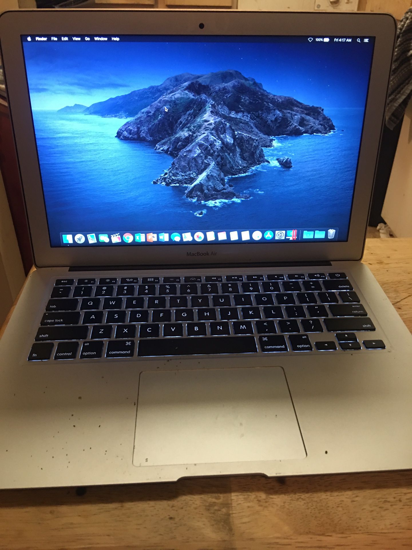 MUST GO MACBOOK AIR EARLY 2015 13.3in intel i5 processor/128gb/8gb Final Cut Pro X, Parallels desktop running Windows 10 and More